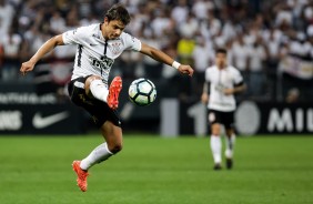 Romero, símbolo de raça, atuando contra o Fluminense na Arena Corinthians