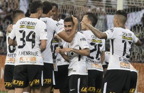 Elenco todo se rene para comemorar o gol de Jadson, diante o Fluminense