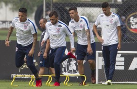 Maycon, Marciel e Guilherme Arana no treino desta tarde no CT Joaquim Grava