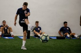 Meninos do sub-17 se preparam para entrar em campo diante o Palmeiras, pela Copa do Brasil