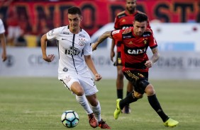 Rodrigo Figueiredo marcado de perto pelo jogador do Sport, em Recife