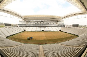 Inaugurada em 2014, Arena passa pela primeira troca do gramado