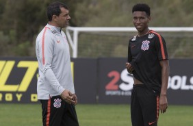 Carille e Warian em solo americano no treinamento antes do jogo contra o Rangers