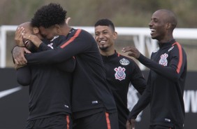 Clima descontraído entre os jogadores do Corinthians no solo americano