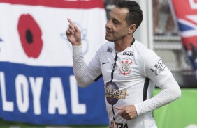 Rodriguinho marcou o primeiro tento do Corinthians diante o Rangers