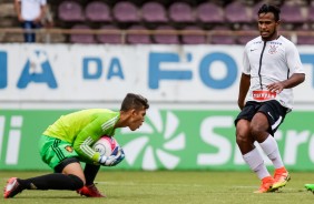 O lateral Samuel jogando contra o Sport pela Copinha 2018