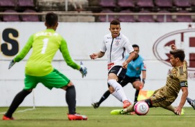 Rafael Bilu infernizando a zaga do Sport durante partida vlida pela Copinha