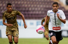 Vitinho atuando contra o Sport pela Copa So Paulo de Futebol Jr