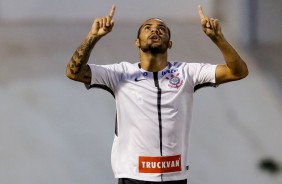 Lucas MInele marcou o primeiro gol do Timozinho contra a Ferroviria, pela Copinha
