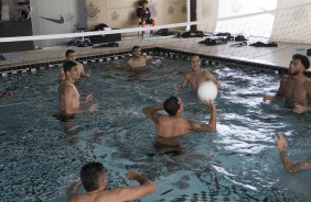 Jogadores tambm se reuniram na piscina