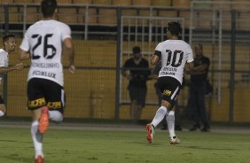 Foi dos ps do meia Jadson que saram dois, dos quatro gols na partida contra o So Caetano