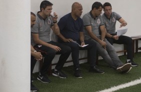 Comissão técnica no vestiário do Pacaembu antes do jogo contra o São Caetano, pelo Paulistão