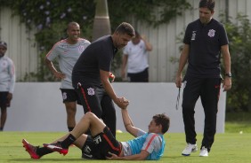 Doeu? Vital tem ajuda para se levantar durante o treino no CT