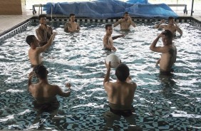 Elenco titular fez treino regeerativo na piscina