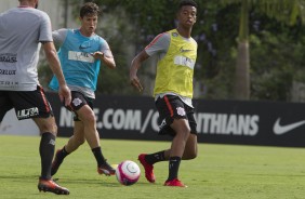 Mateus Vital e Carlinhos treinando na tarde desta segunda-feira no CT