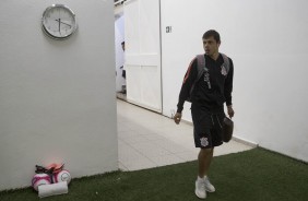 Romero adentrando ao vestiário do Pacaembu antes do duelo contra o São Caetano, pelo Paulsitão