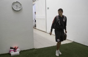 Romero adentrando ao vestirio do Pacaembu antes do duelo contra o So Caetano, pelo Paulsito