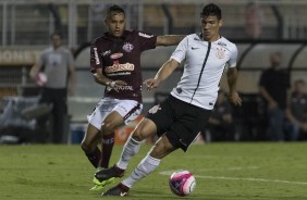 Balbuena jogando contra a Ferroviria, no Pacaembu, pelo Paulisto