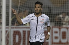 Clayson saiu do banco para marcar o gol da virada do Timão contra a Ferroviária