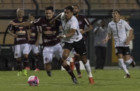 Junior Dutra caado em campo contra a Ferroviria