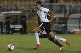 Junior Dutra com muita disposio contra a Ferroviria, pelo campeonato paulista