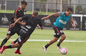 Sob chuva, Corinthians treina para encarar a Ferroviria