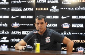 Fábio Carille durante coletiva no CT