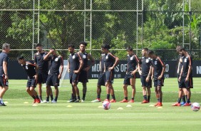 Todo o elenco foi para o gramado na atividade desta quinta-feira, no CT