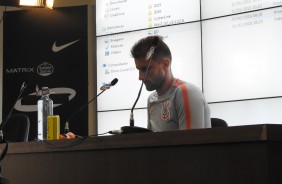 Henrique concedeu entrevista após o treino de hoje no CT