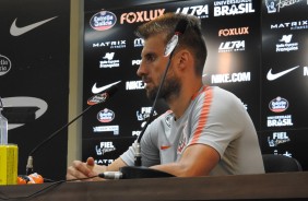 O zagueiro Henrique em entrevista coletiva no CT após o treino de hoje