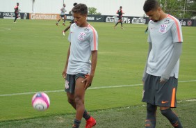 Pedrinho e Lo Santos durante jogo-treino contra o Atltico-PR