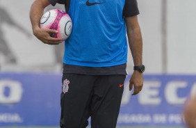 Fbio Carille comandou o treino deste domingo no CT; O adversrio  o Red Bull Brasil