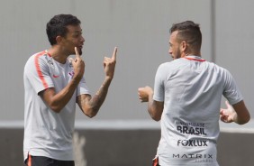 Lucca e Maycon no treino desta manh no CT; Adversrio  o Red Bull Brasil, na segunda-feira