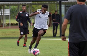 Moisés segue treinando no CT