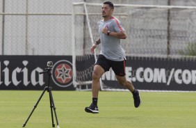 O volante Ralf treinando no CT Joaquim Grava na manhã deste sábado