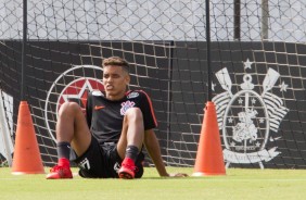Pedrinho treina para aprimorar o físico e poder voltar a ser utilizado no time principal