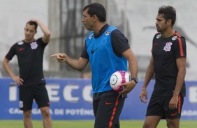 Rodriguinho, Carille e Jnior Dutra no treino deste domingo no Centro de Treinamentos Joaquim Grava