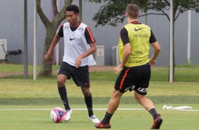 Warian treinando no CT Joaquim Grava