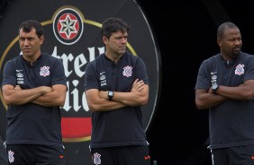 Carille, Cuca e Fabinho durante o jogo-treino entre Atlético-PR e Corinthians no CT