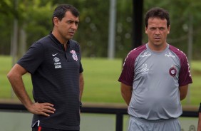 Carille e Fernando Diniz durante o jogo-treino entre Atltico-PR e Corinthians no CT