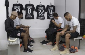 Jogadores aguardam no vestirio do Moiss Lucarelli o jogo contra o Red Bull Brasil