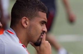 Léo Santos durante o jogo-treino entre Atlético-PR e Corinthians no CT