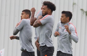 Lo Santos, Kazim e Lucca durante o jogo-treino entre Atltico-PR e Corinthians no CT