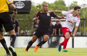 Nesta tera-feira, Emerson Sheik atuou contra o Red Bull Brasil em jogo-treino no CT