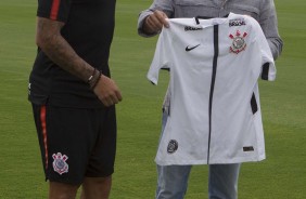 Ralf recebe de Duílio a camisa do Corinthians