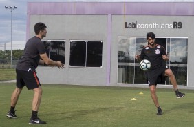 Vilson ainda no participa dos jogos nos treinamentos corinthianos