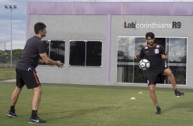 Vilson ainda no participa dos jogos nos treinamentos corinthianos