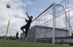 Caque Frana faz defesa no treino de hoje no CT