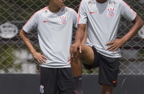 Matheus Matias, recm-chegado, e Carlinhos no treino de hoje