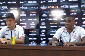 Marllon e Matheus durante sua apresentação no CT; Ambos concederam entrevista coletiva